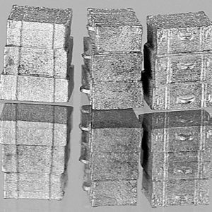 ENSEMBLE de COFFRES de VOYAGE MÉTAL BLANC