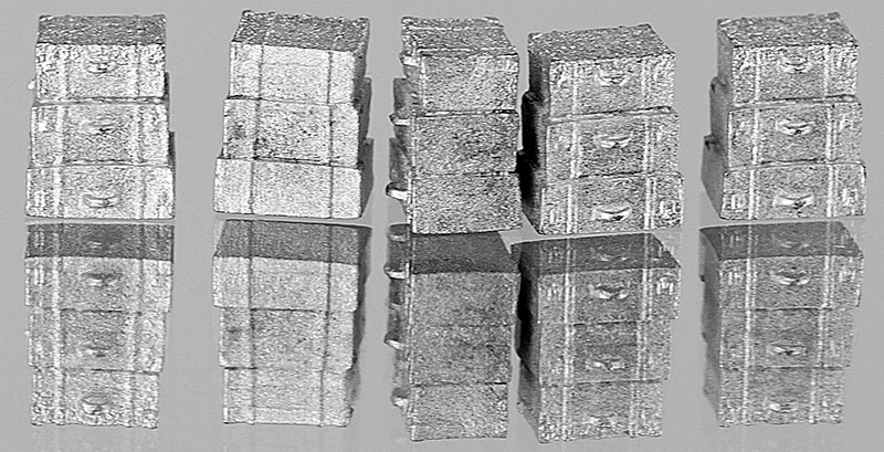 ENSEMBLE de COFFRES de VOYAGE MÉTAL BLANC