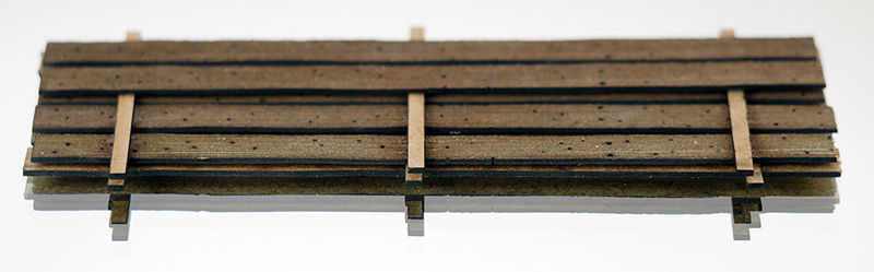 GRANDES PLANCHES. Kit planches de menuiserie : 2 étages et demi de planches en cours de séchage et les supports correspondants – Image 2