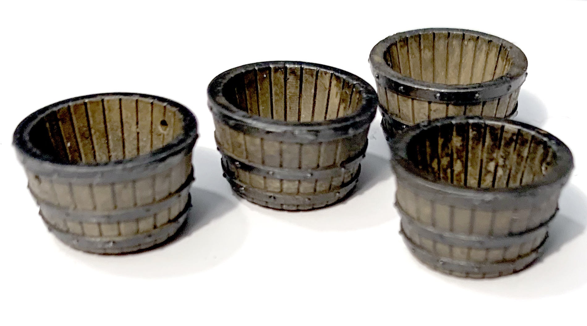 5 BAQUETS en BOIS pour EAU de PLUIE MONTÉS PEINTS