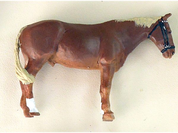 CHEVAL BRUN CLAIR TÊTE HAUTE PEINT