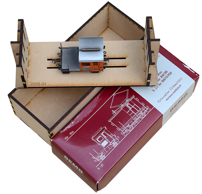 Kit BOÎTE de RANGEMENT LOCO BEMO S. NOTRE SYSTÈME PERMET de STOCKER les MODÈLES BEMO HO avec ACCESSOIRES et PIÈCES RAPPORTÉES MONTÉES dans une BOÎTE DÉDIÉE les PROTÉGEANT avec le COUVERCLE D’ORIGINE.