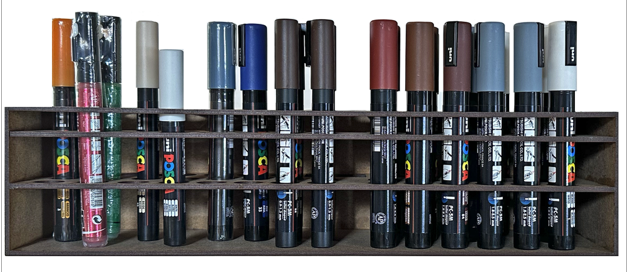 RANGEMENT pour 35 logements circulaires de 22 mm de ⦰, 3 de 28 mm de ⦰ et 1 de 43 x 27 mm. Idéal pour feutres type POSCA™