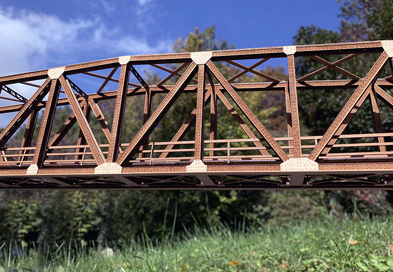PONT DE TAVANASA de TYPE WARREN avec MONTANTS avec DOUBLE GRAVURE des RIVETS., échelle HOm, Suisse